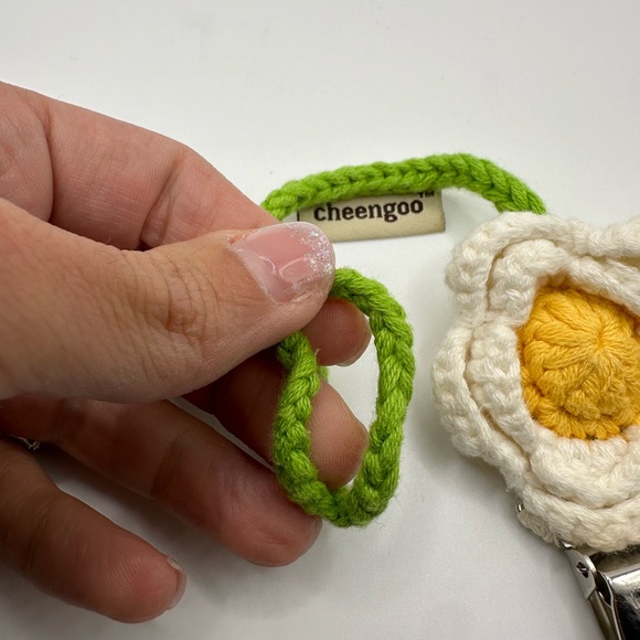 FLOWER CROCHET BABY GIRL PACIFIER HOLDER - Picture 2 of 5